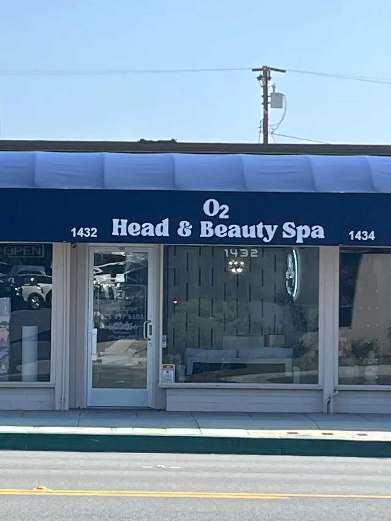 O2 Head & Beauty Spa storefront at 1432 S Baldwin Ave in Arcadia, under a navy awning